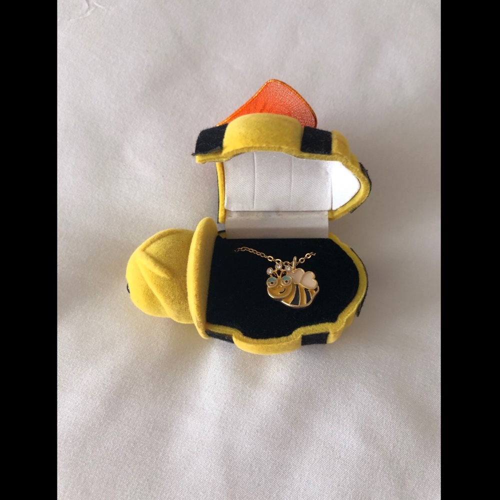 NWT - Free with purchase - Bee necklace